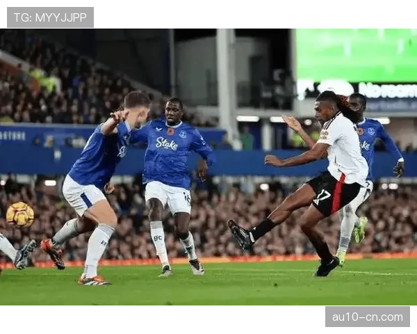 施塔赫任意球世界波破门 利兹联客场先声夺人 施塔赫任意球世界波破门 利兹联客场先声夺人